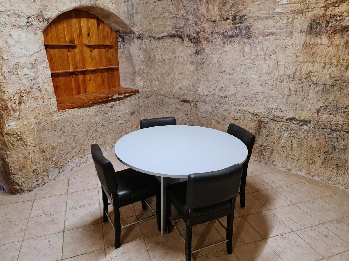 Underwood Court Fresh Dugout- Hosted By Coober Pedy Accommodations Extérieur photo