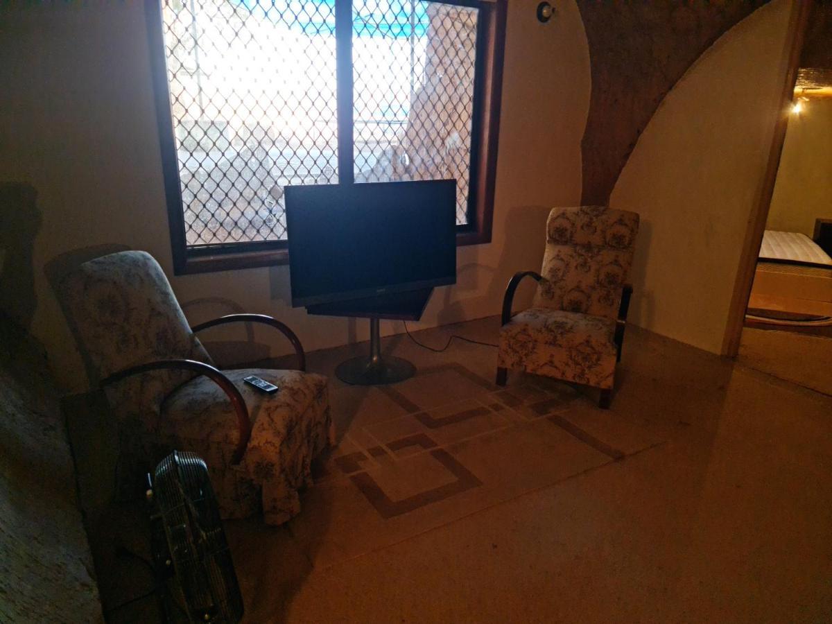 Underwood Court Fresh Dugout- Hosted By Coober Pedy Accommodations Extérieur photo